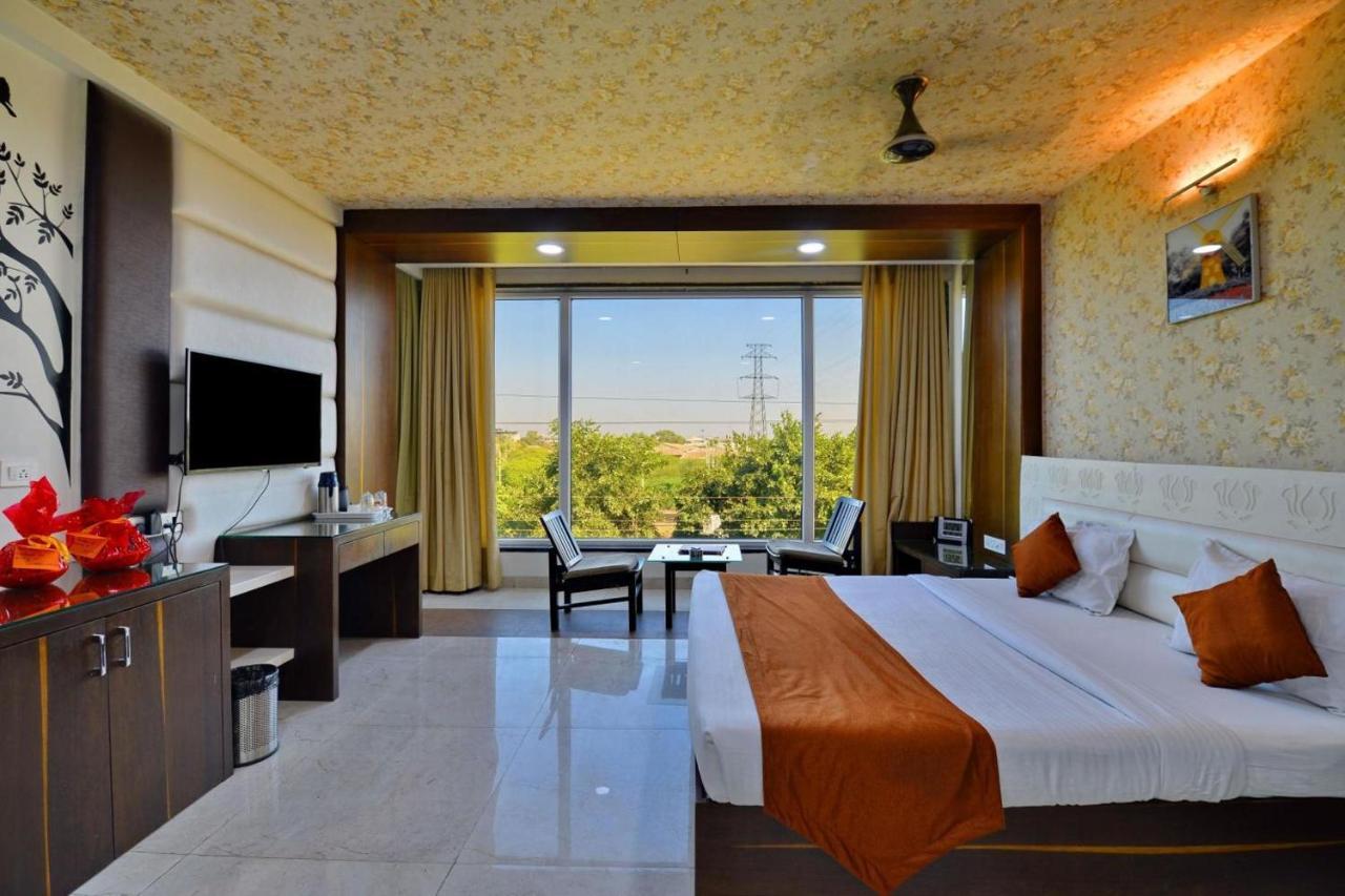 בהופאל Hotel Tilak מראה חיצוני תמונה