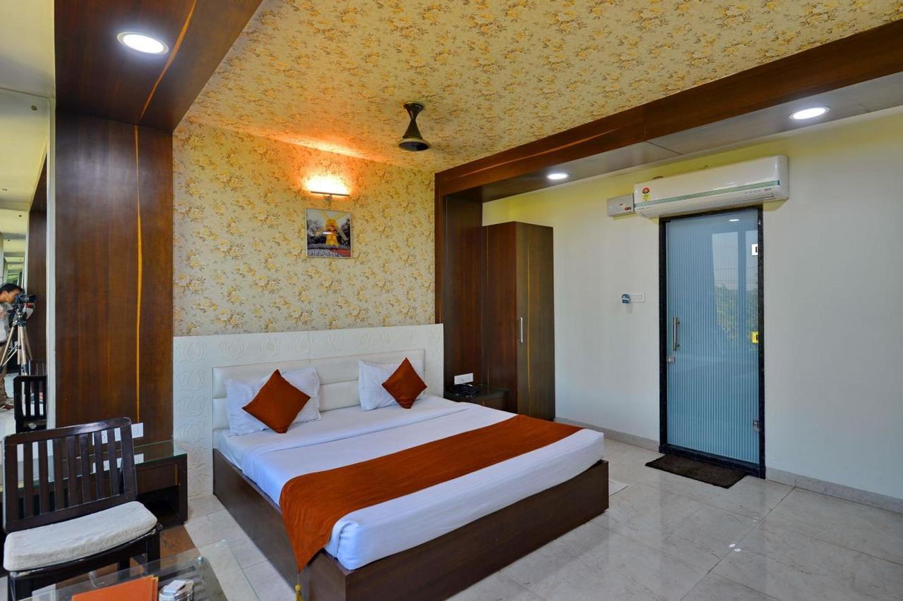 בהופאל Hotel Tilak מראה חיצוני תמונה